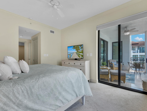 Downtown Naples Luxury Two Bedroom Waterfront Residence
